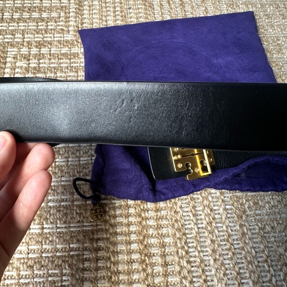 Tory Burch Black Belt Bag with Logo Buckle - Picture 2 of 3